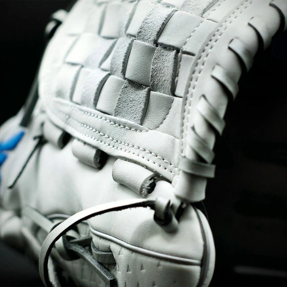 Easton Ghost NX 12.5" Pitcher/Infield Fastpitch Softball Glove: GNXFP125 3 Easton Ghost NX 12.5" Pitcher/Infield Fastpitch Softball Glove: GNXFP125 - Image 3