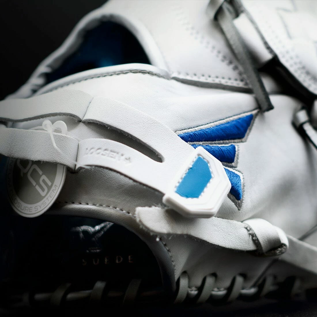 Easton Ghost NX 12.5" Pitcher/Infield Fastpitch Softball Glove: GNXFP125 5 Easton Ghost NX 12.5" Pitcher/Infield Fastpitch Softball Glove: GNXFP125 - Image 5