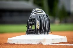 2023 Wilson A2000 1786 Spin Control 11.5" Infield Baseball Glove: WBW100985115 13 2023 Wilson A2000 1786 Spin Control 11.5" Infield Baseball Glove: WBW100985115 -Fielding Gloves Sales Store WBW100985115Lifestlye2